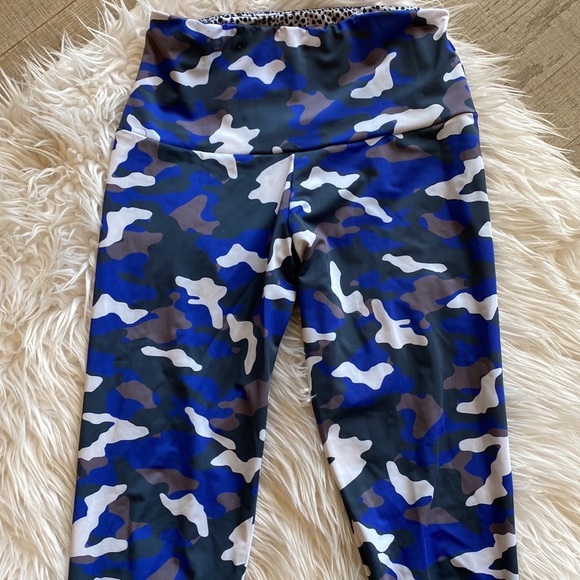 Onzie Midnight Blue High Rise Camouflage Hot Yoga Leggings Size S/M EUC - Picture 12 of 16